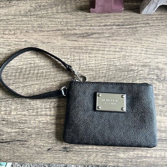 MICHAEL Michael Kors Accessories - Black MICHAEL KORS Wristlet